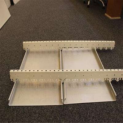 Aluminiummetalldecke für Streifen-Decken-Fliese der Tankstelle-windundurchlässige Aluminiums