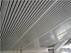 Kundengerechter Farbeg-Streifen-Aluminiummetalldecke für Metro-Station