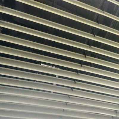 Feuerbeständige Aluminiumb-Schirm-Decke 200x3000mm für Außenwand-Dekoration