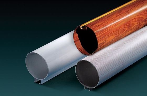 6063T6 Rohrförmige Metalldeckenfliesen Perforierter Kreis Aufhänger Baffle mit RAL-Farbkarte