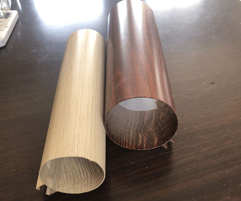 6063T6 Rohrförmige Metalldeckenfliesen Perforierter Kreis Aufhänger Baffle mit RAL-Farbkarte