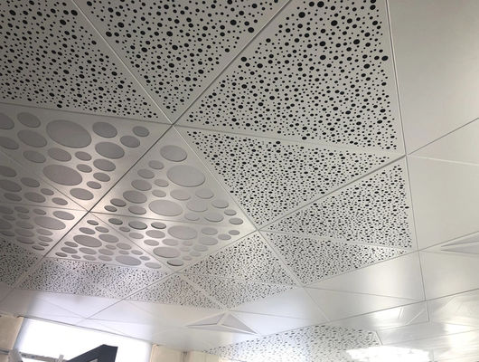 Perforierte Aluminium-Metall-Dreiecksdecke ISO9001 für Flughafenprojekte