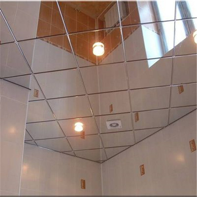 Decke des Edelstahl-600x600 deckt einfache Muster-Spiegel-Lage in der akustischen Decken-Fliese mit Ziegeln