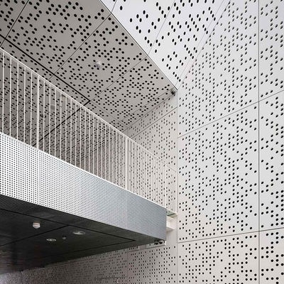 Kundenspezifische Aluminiumlegierungsplatte Außen perforierte Fassadenplatten PVDF-Aluminiumplatten für Fassaden
