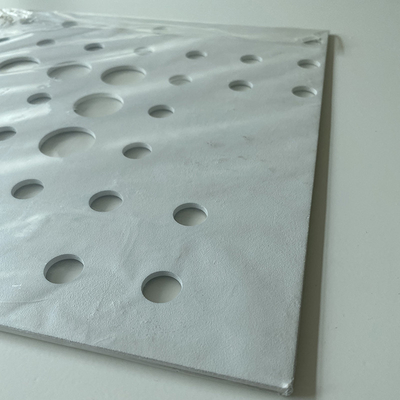 Wasserdichte Aluminiummetalldecke 300x300x3.0mm durchlöcherte erweitertes Blatt