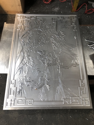 Konvexe Oberfläche aus Aluminium, Metalldecke, dreidimensionale Skulptur, Reliefplatte, glatt, flach