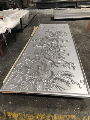 Konvexe Oberfläche aus Aluminium, Metalldecke, dreidimensionale Skulptur, Reliefplatte, glatt, flach