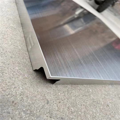 600 x 600 mm Edelstahl-Deckenpaneel mit Haaransatz, verdeckte Clip-in-Deckenplatte