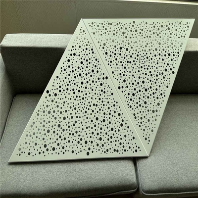 0.9mm formte Aluminiummetalldecken-Dreieck Clip in verschobener perforierter Decken-Fliese