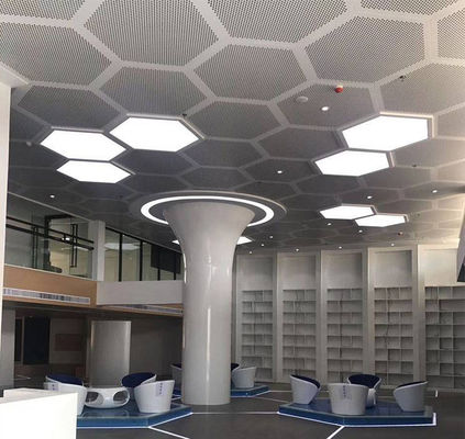 462x462x462x462x462x462 Perforierte Aluminium-Metalldecke Sechseckige Deckenfliese mit weißer Farbe