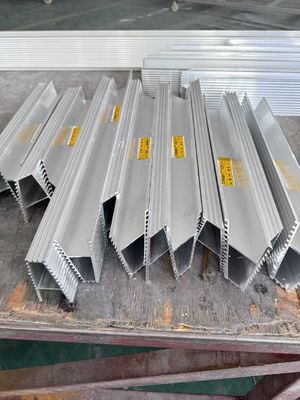 C-förmige Aluminiumprofile